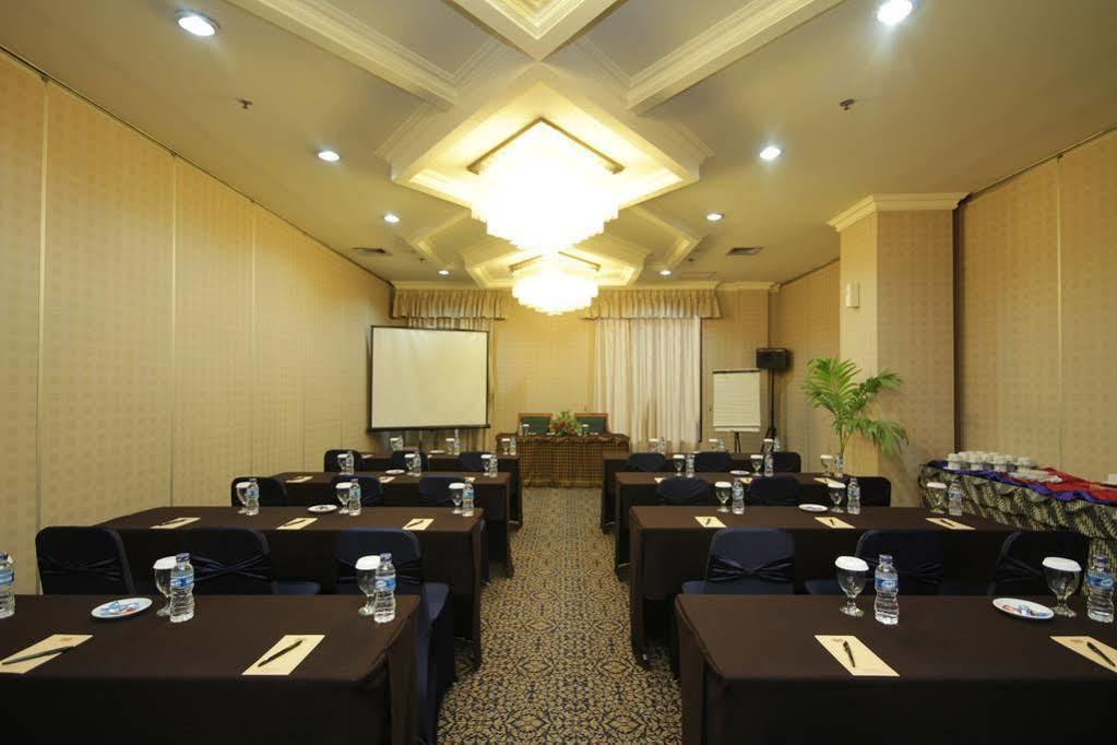 Hotel Maharadja Jakarta Exterior photo