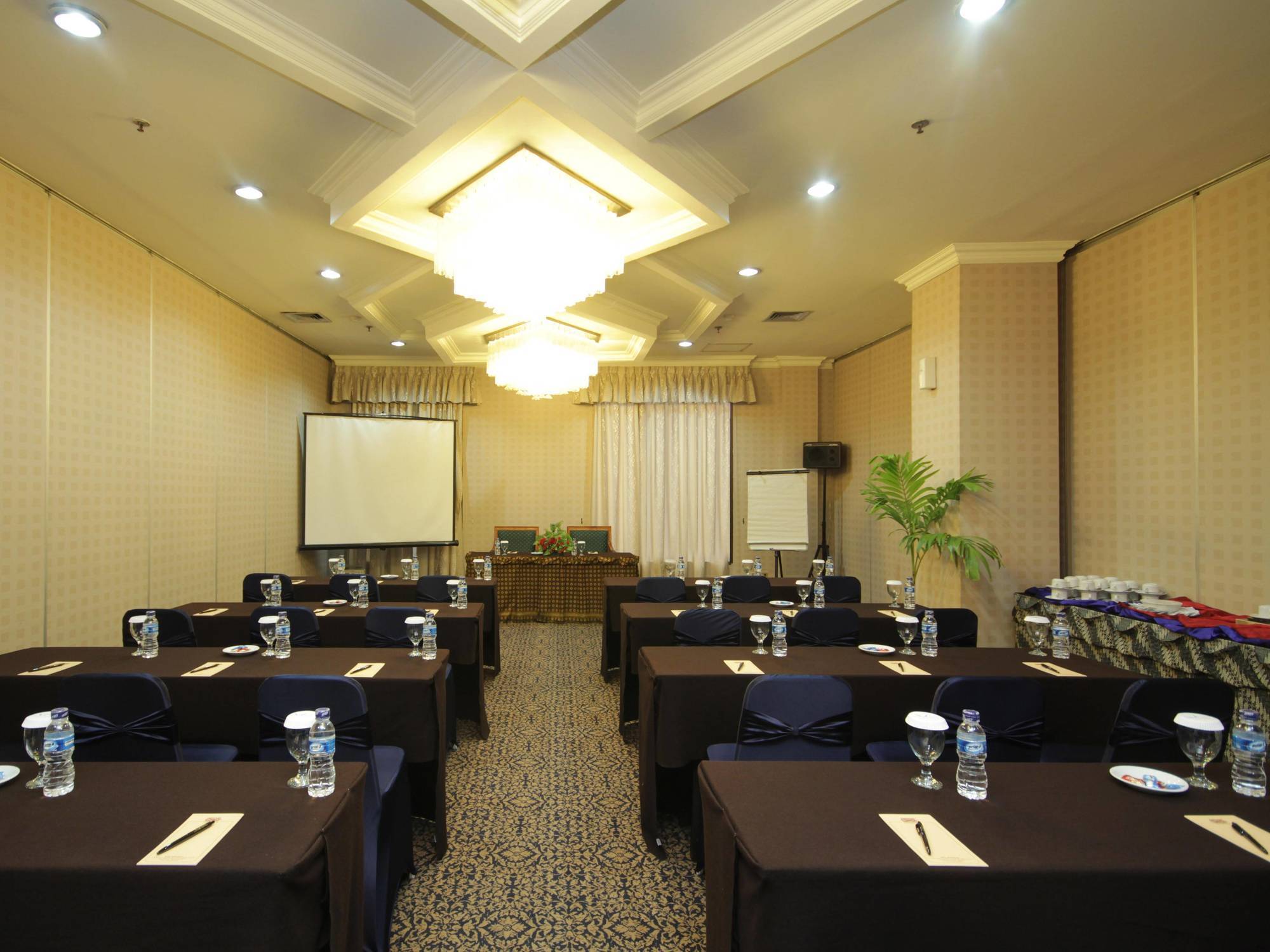 Hotel Maharadja Jakarta Exterior photo